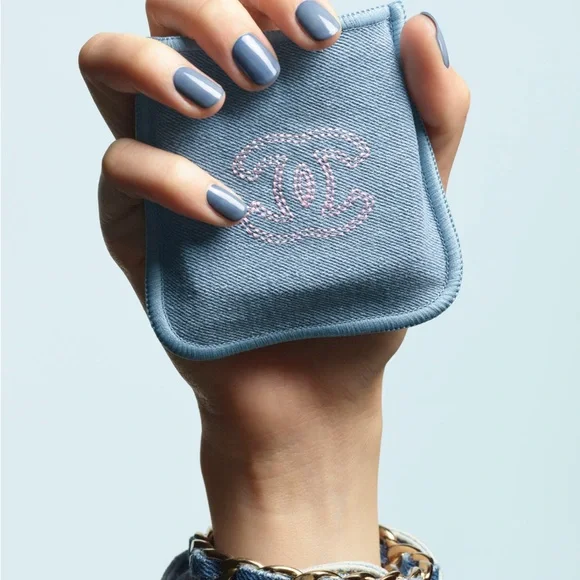 CHANEL LIMITED EDITION COCO DENIM ILLUMINATING HIGHLIGHTER POWDER - Picture 3 of 10